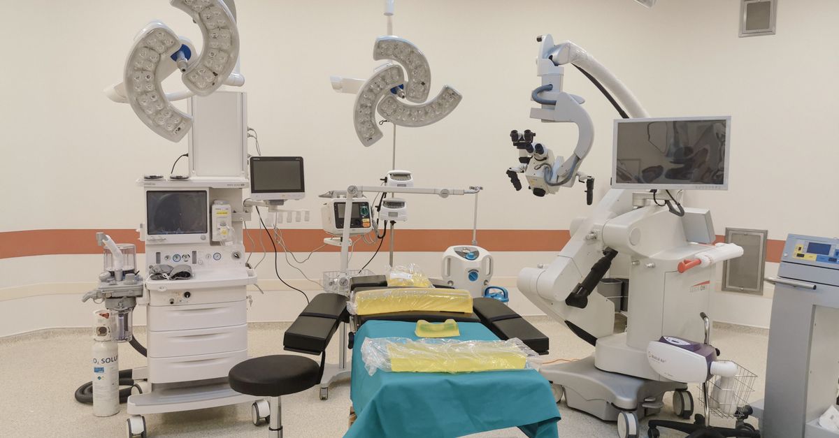 Medtronic and Enovis each bet on someone else’s surgical robot